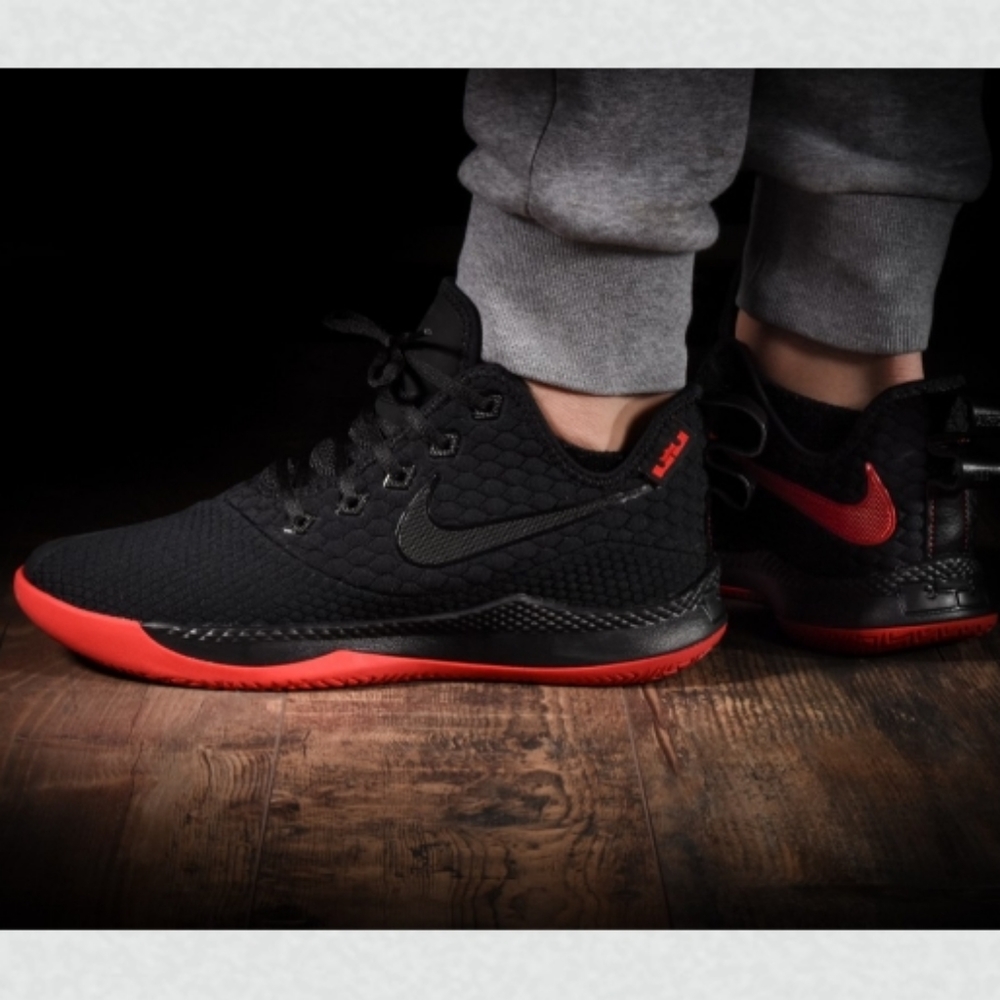 Nike LeBron Witness 3 Athletic Lace up Shoe Mens Size 13 AO4433-006 Black Red